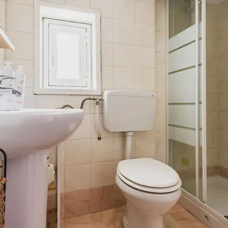 Apartment Ibiscus With Terrace By Wonderful Italy